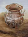 Függeszthető mészbetétes edény, kocka aljú,<br> bronzkor, Nagyrévi-kultúra<br> (16K)